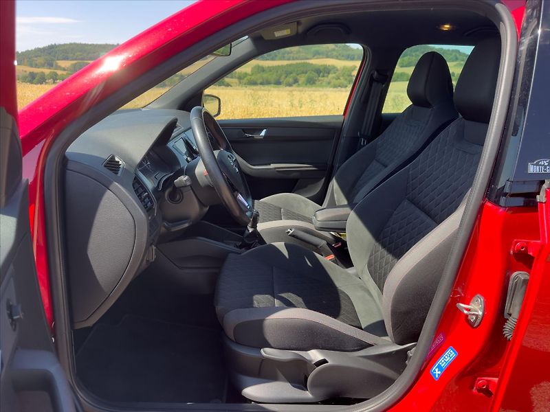 Škoda Fabia 1,0 TSI 81kW CZ Monte Carlo - fotka 11 z 36