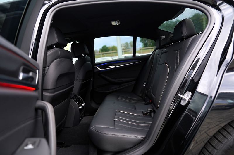 BMW Řada 5 540i xDrive/Lasery,HUD/335PS - fotka 30 z 45