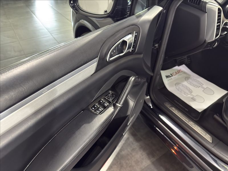 Porsche Cayenne 3,0   D VZDUCH PANO BOSE 360 - fotka 7 z 44