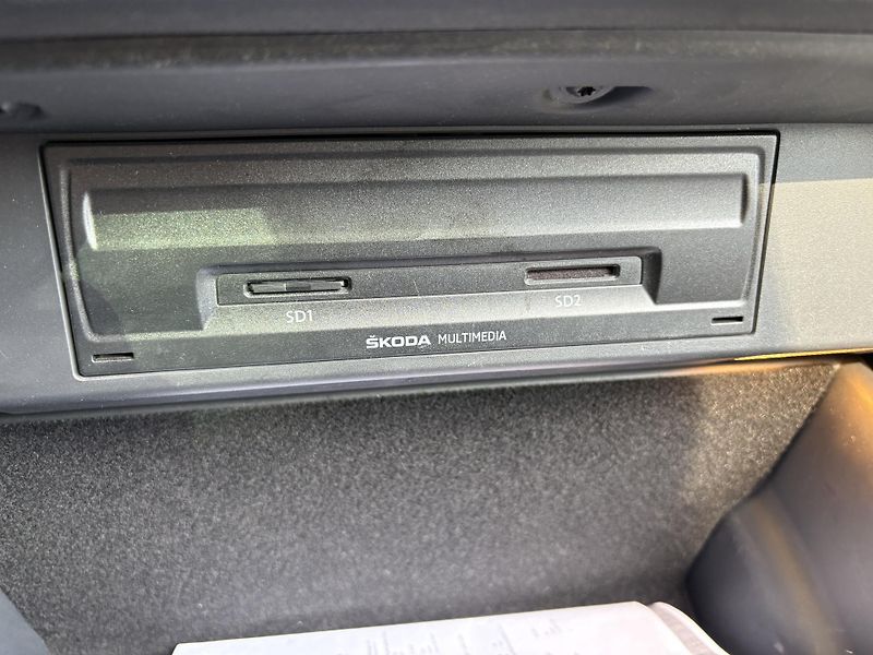 Škoda Karoq (2019) 1,0 TSI AMBITION PĚKNÝ VŮZ - fotka 23 z 27
