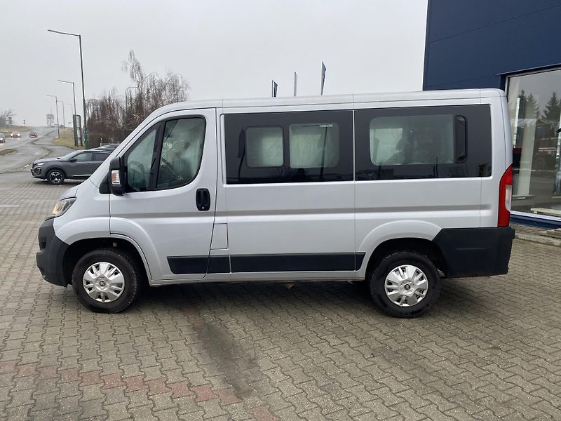 Peugeot Boxer (2019) L1H1 BlueHDi 140k MAN6 9 míst - fotka 4 z 22
