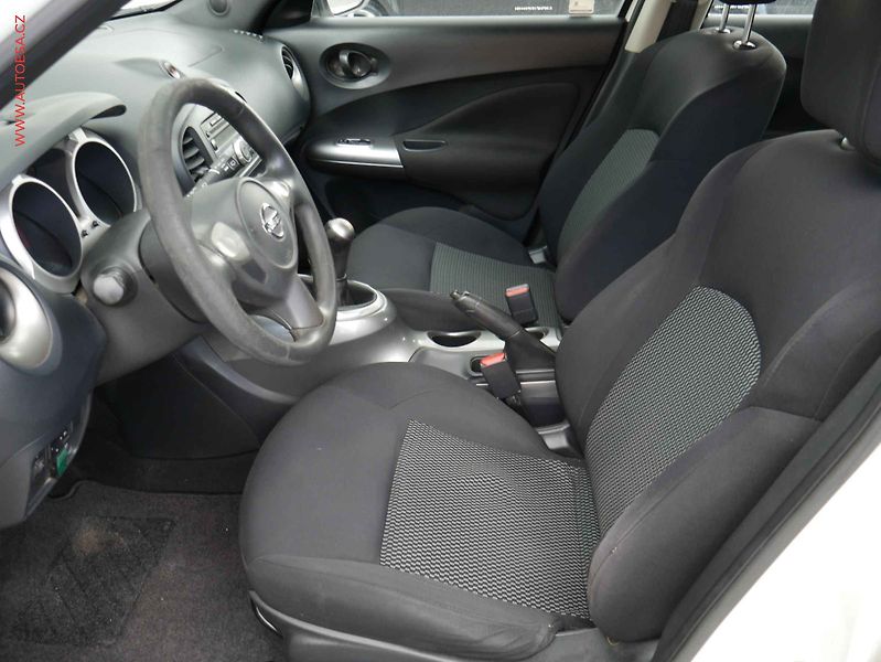 Nissan Juke (2015) 1.6i, ČR, Klima - fotka 9 z 16