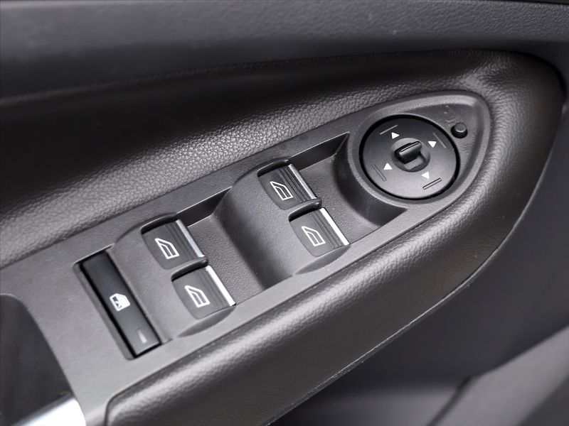 Ford Kuga 2,0 TDCi 132kW 4x4 Titanium - fotka 15 z 35