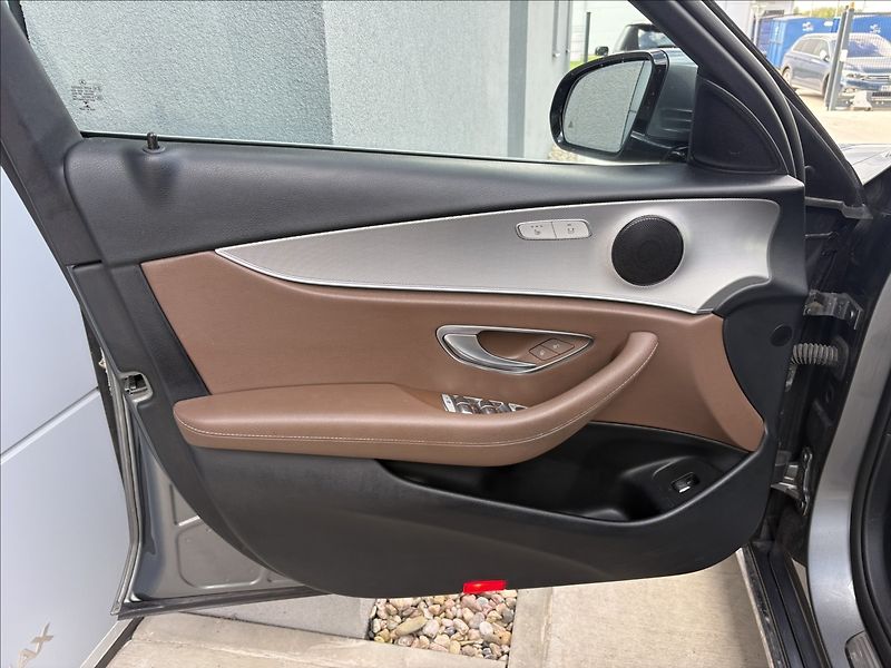 Mercedes-Benz Třídy E 2,0 220 d - fotka 17 z 28