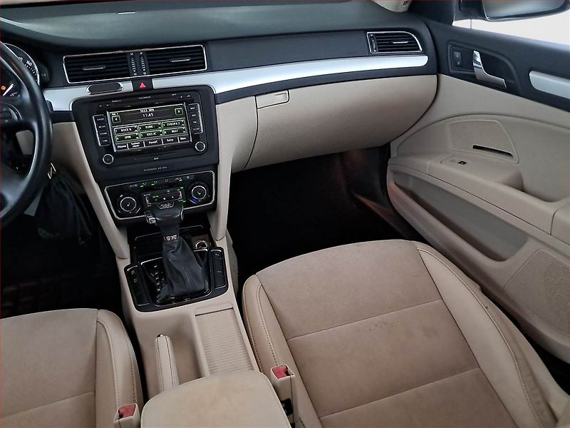 Škoda Superb (2012) 2.0 TDI, 4X4, Automat, Navi - fotka 8 z 19