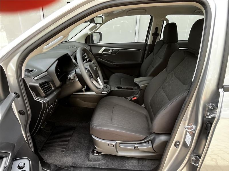 Isuzu D-Max 1,9 Double Cab  6A/T LS MY25 - fotka 9 z 25