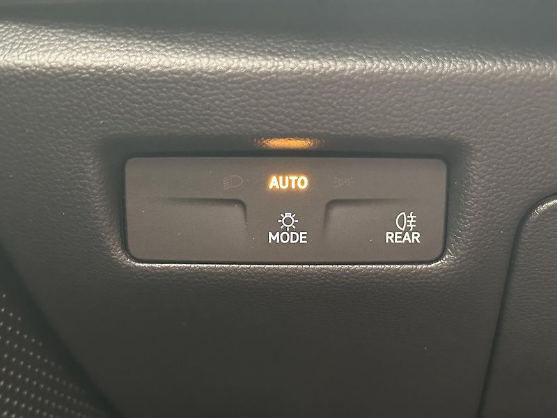 Škoda Superb 1.5 TSI Selection - fotka 17 z 28