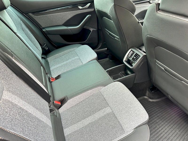 Škoda Octavia (2024) 1.5 TSI 110kW MHEV Top Selecti - fotka 18 z 23