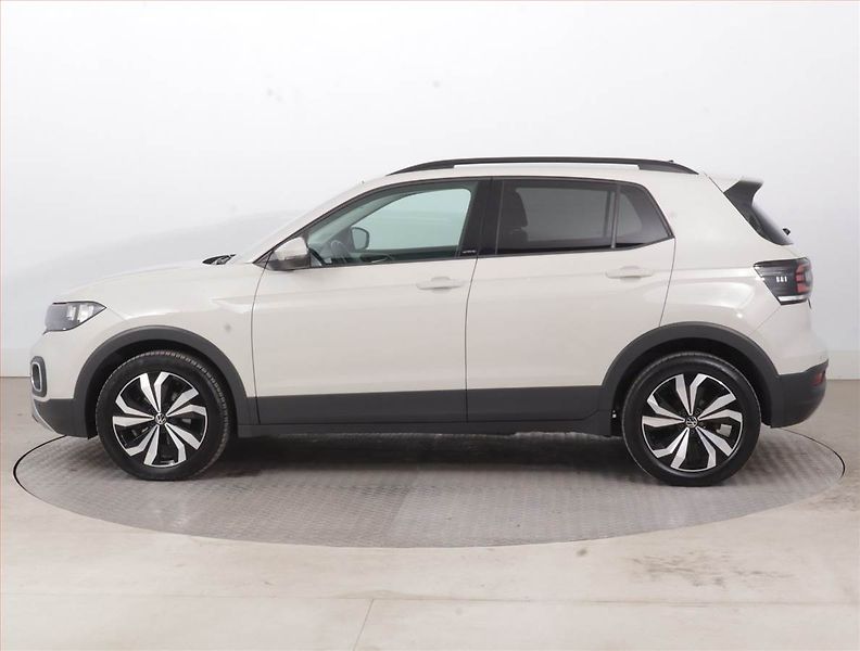 Volkswagen T-Cross (2022) Life 1.0 TSI, Serv.kniha - fotka 3 z 15