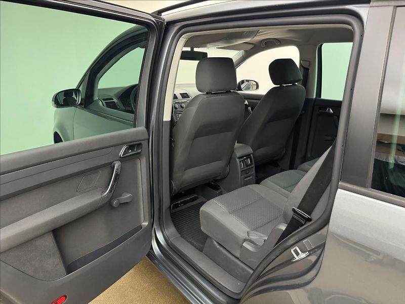 Volkswagen Touran 1,6 i 75kW AC NOVÉ PRAHY APOD. - fotka 23 z 29