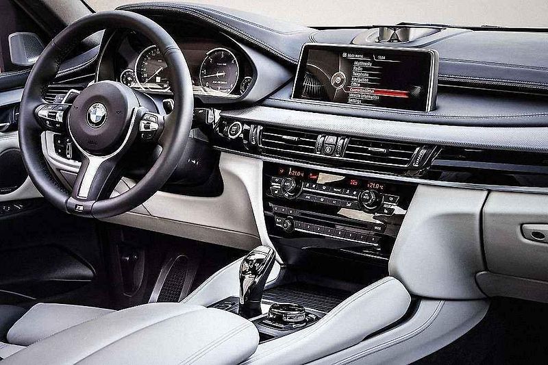 BMW X6.