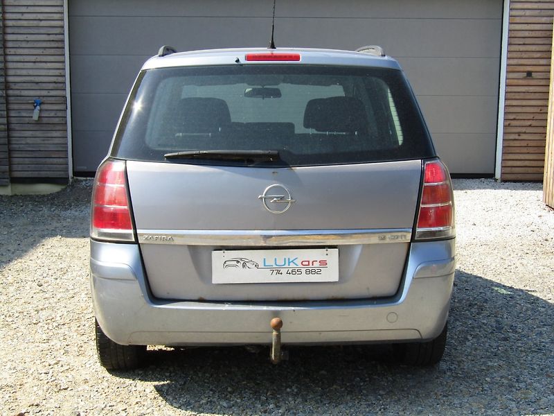Opel Zafira (2006) 1.9 CDTi 88kW - fotka 12 z 33