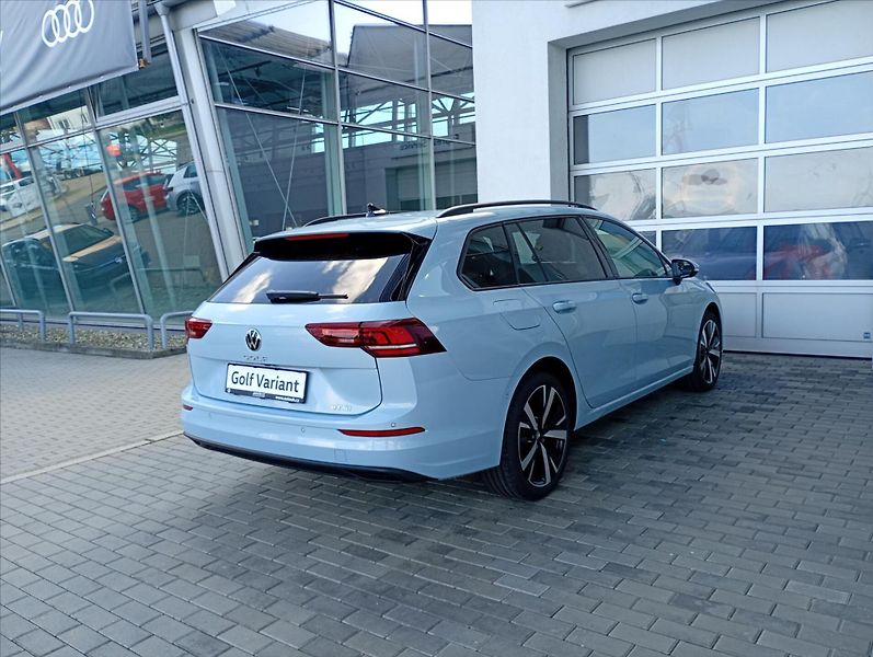 Volkswagen Golf Variant (2026) 1,5 eTSI 7DSG mHEV  People - fotka 5 z 17