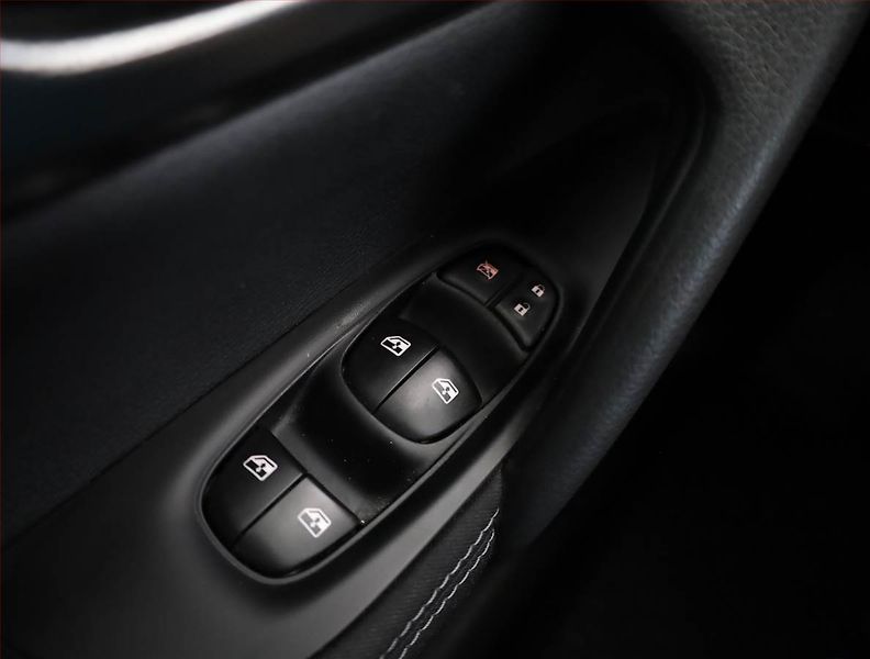 Nissan Qashqai (2018) 1.6 DIG-T, Navi, Tempomat - fotka 15 z 19