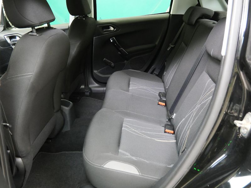 Peugeot 208 - fotka 22 z 23