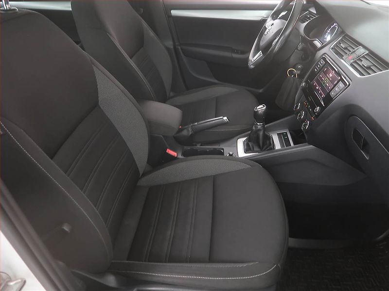 Škoda Octavia (2017) Ambition 1.6 TDI, Tempomat - fotka 9 z 17