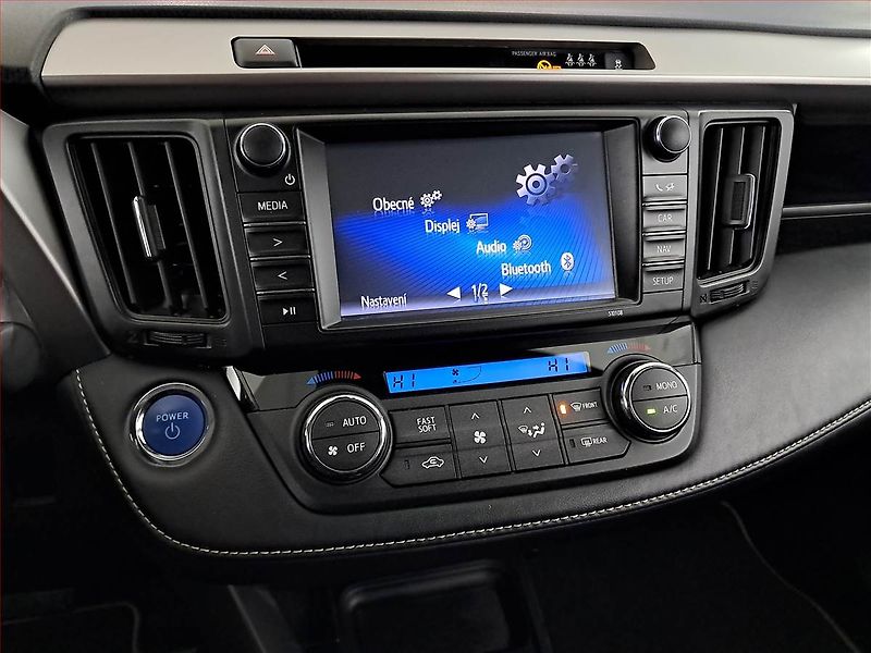 Toyota RAV4 (2018) 2.5 Hybrid - fotka 12 z 18