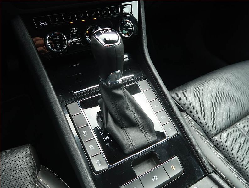 Škoda Superb (2019) Laurin&Klement 2.0 TSI - fotka 13 z 17