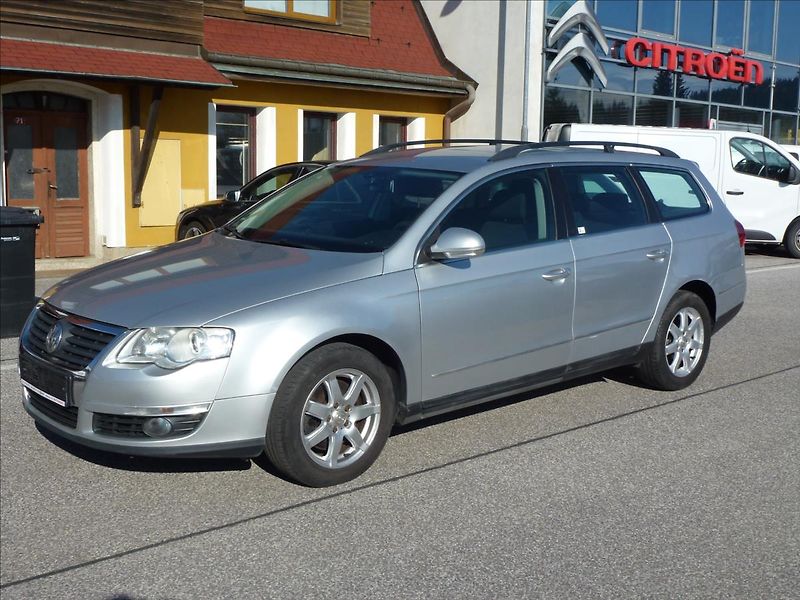 Volkswagen Passat 2,0 TDi  Comfort - fotka 1 z 49