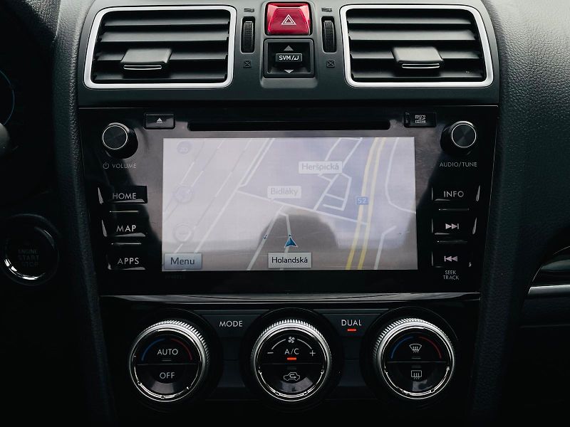 Subaru Forester 2.0i 1.MAJITEL TAŽNÉ SERVISKA - fotka 34 z 48