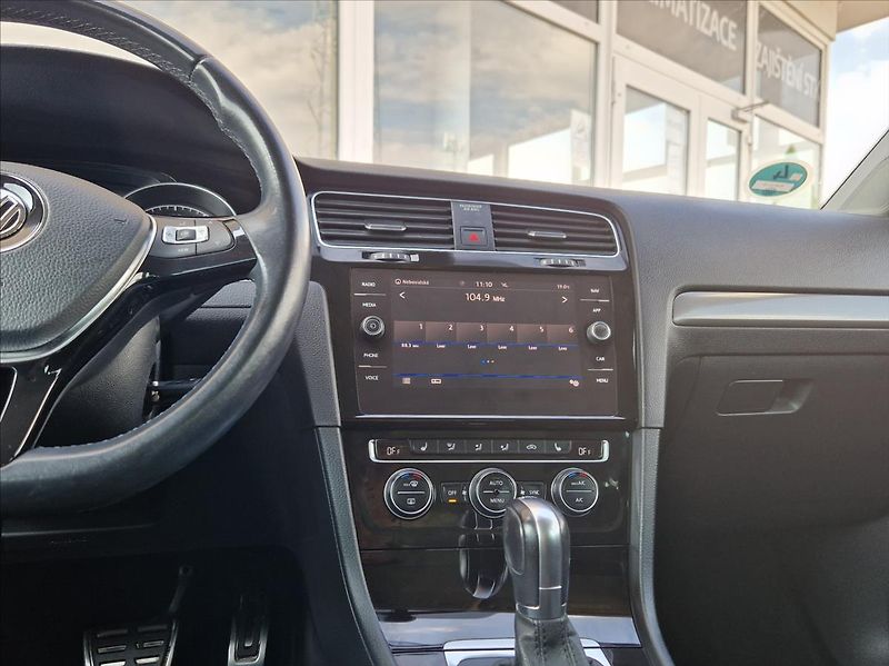 Volkswagen Golf 1,6 TDI JOIN EDITION LED NOSIČ - fotka 23 z 43