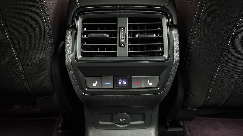 Škoda Karoq 1.5 TSI DSG Sportline - fotka 20 z 26
