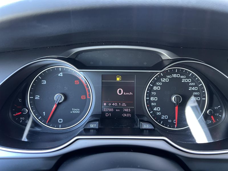 Audi A4 Avant 3.0TDi V6 180kw QUATTRO S-LINE - fotka 19 z 44