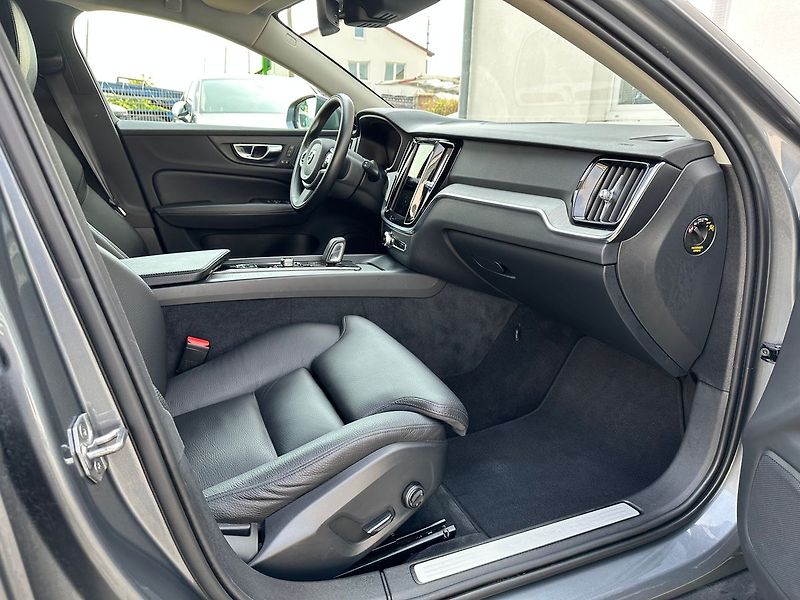 Volvo V60 CC/B4/AWD/Momen/TažZ/H&K/Ihned - fotka 13 z 24