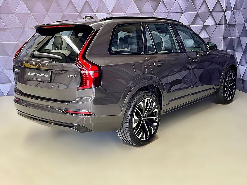 Volvo XC90 B5 AWD PLUS DARK, PANO, H&K - fotka 6 z 33