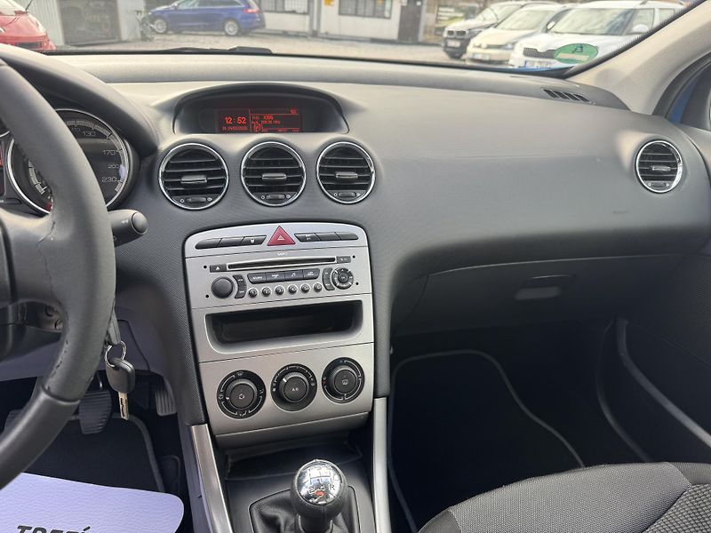 Peugeot 308 (2008) 1.6-16V,rezervace  - fotka 17 z 36
