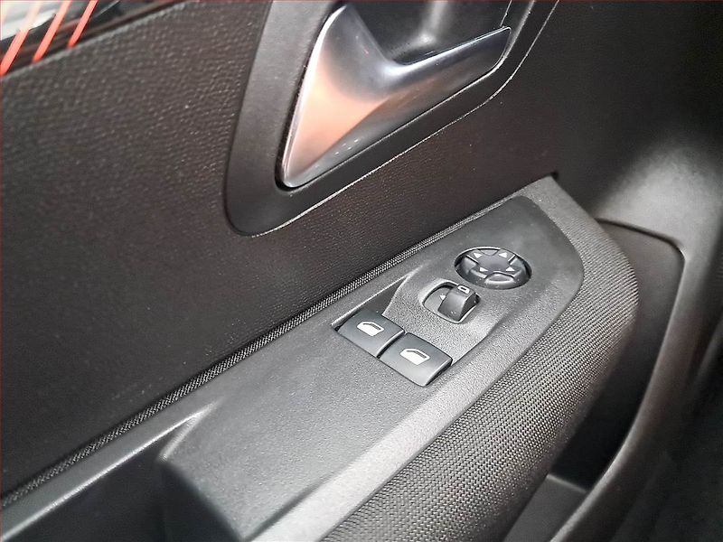 Peugeot 208 (2021) 1.2 PureTech, Serv.kniha - fotka 15 z 16