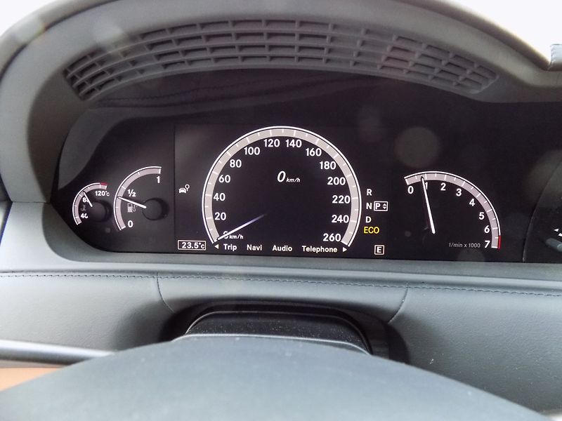 Mercedes-Benz CL (2010) 500 AMG/4-Matic/Designo/ - fotka 27 z 42
