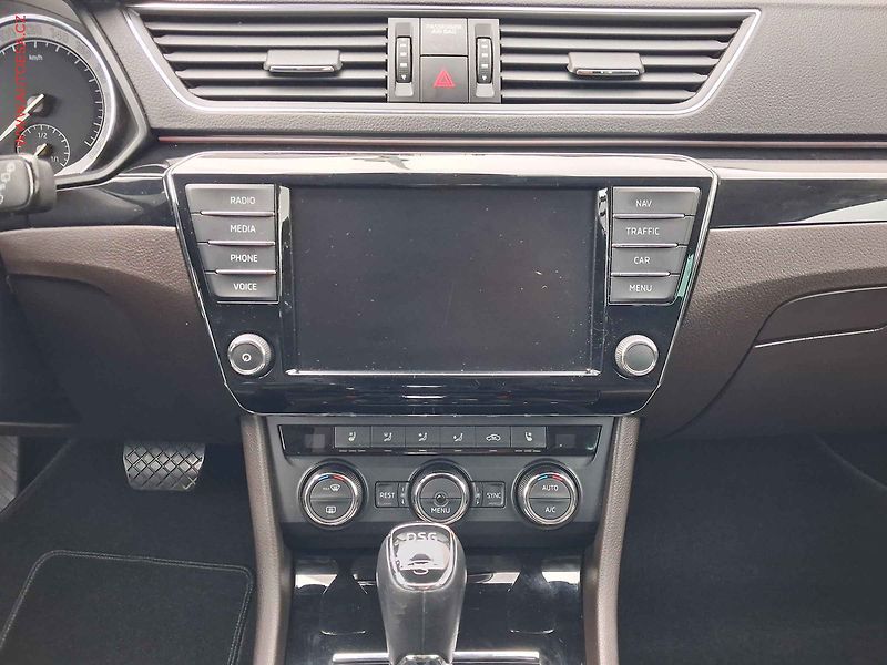Škoda Superb (2017) 2.0TDi, DSG, bixen, kůže - fotka 12 z 21