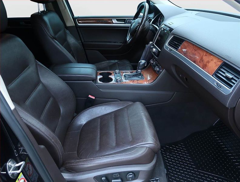 Volkswagen Touareg (2010) 3.0 TDI, 4X4, Automat, Navi - fotka 9 z 21