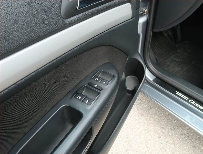 Škoda Octavia (2012) 1.6 TDI, Serv.kniha, Navi - fotka 17 z 18