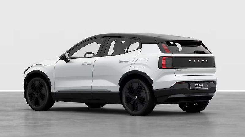 Volvo EX30 (2026) ULTRA, P8 AWD electric, 315 kW - fotka 3 z 13