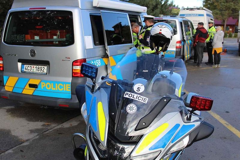 Do jihočeského měření emisí a kontrol u hotelu Sloup na silnici I/3 (bývalá E55) se zapojili policisté krajské dopravní policie, z dálničního oddělení Borek a táborští dopraváci. Vozidla se řidiči naváděli také z blízké dálnice D3.
