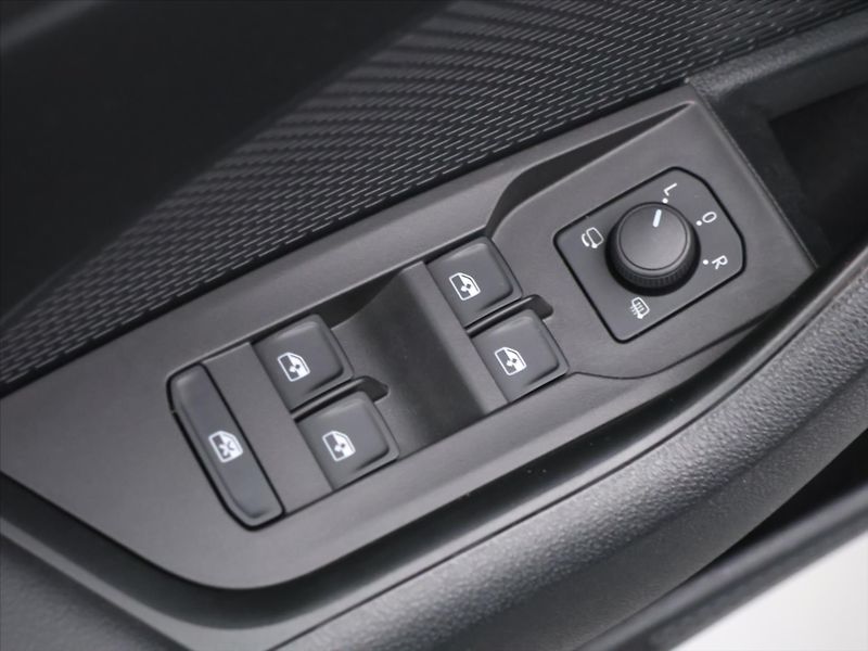 Škoda Octavia 1,5 e-TEC DSG CZ Style Matrix - fotka 15 z 31