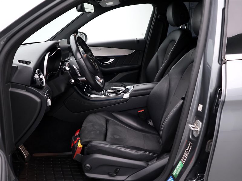 Mercedes-Benz GLC 2,0 250 4MATIC AMG LINE - fotka 11 z 27