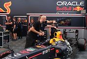 Detailní pohledy na monopost RB7 v Praze