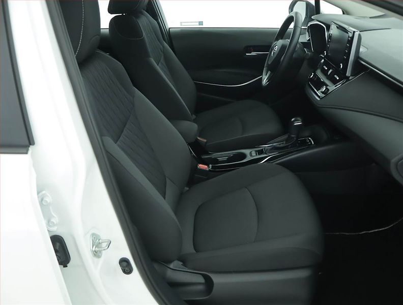Toyota Corolla (2023) Active 1.8 Hybrid - fotka 9 z 16