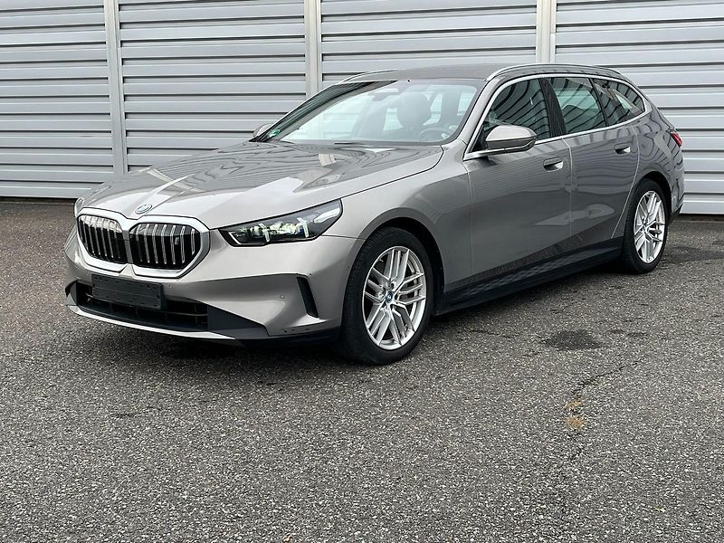 BMW i5 I5 Touring 250kw 93,1 SOH - fotka 1 z 8