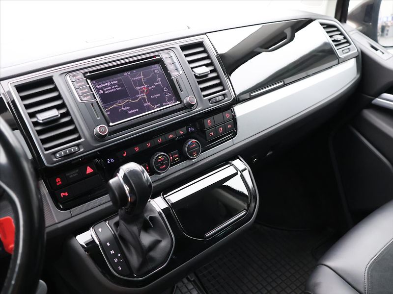 Volkswagen Multivan 2,0 TSI 150 kW 4x4 DPH - fotka 26 z 41