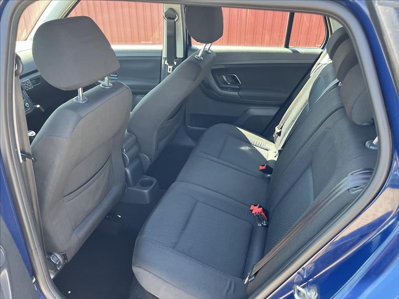 Škoda Fabia 1,6 TDi ČR KLIMA ALU 2 x KOLA - fotka 13 z 33