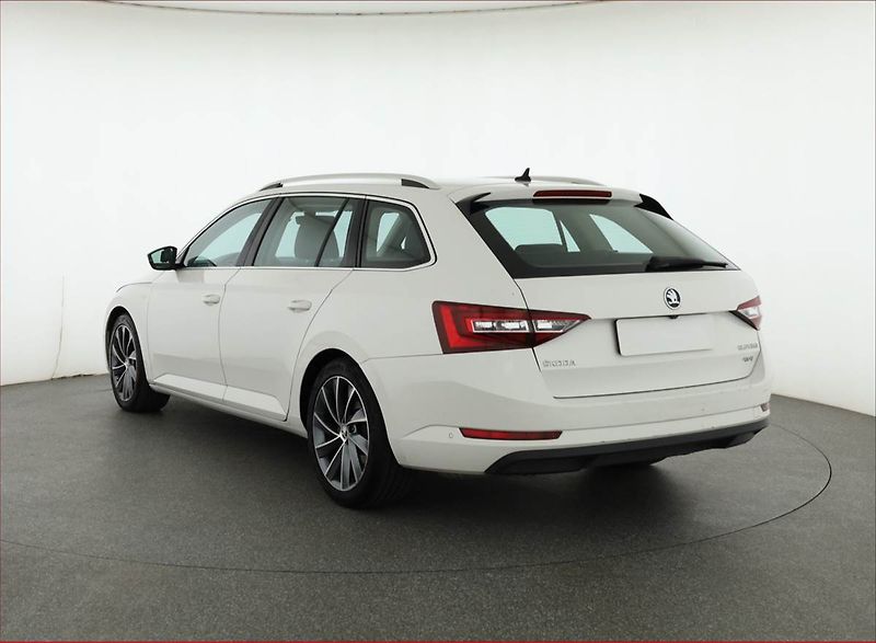Škoda Superb (2016) Laurin&Klement 2.0 TDI 4x4 - fotka 4 z 17