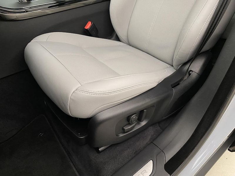 Land Rover Range Rover Velar D300 DYNAMIC SE AWD AUT CZ - fotka 24 z 50
