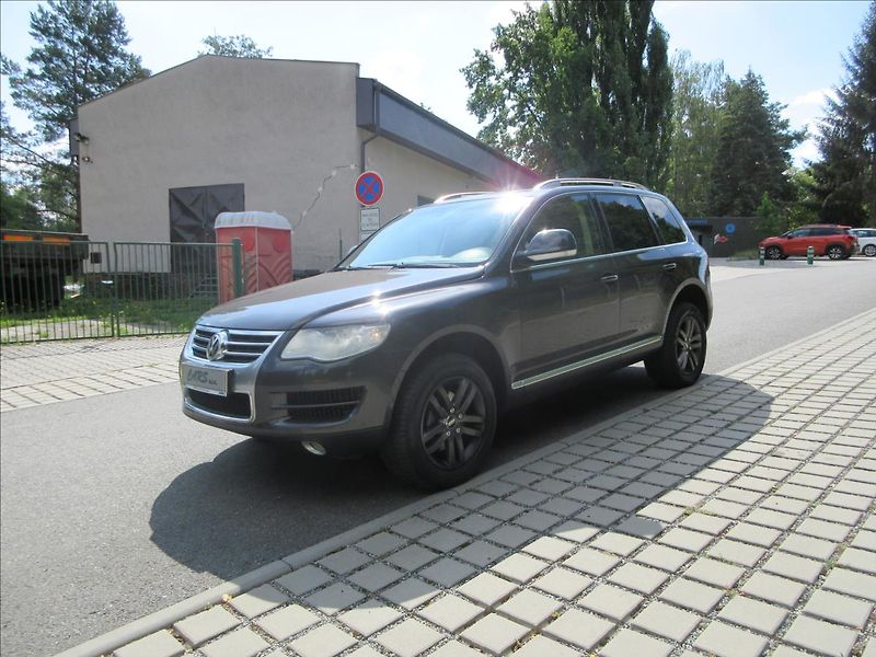 Volkswagen Touareg 3,0 TDi, Navi, Kůže, aut. Tažn - fotka 4 z 36