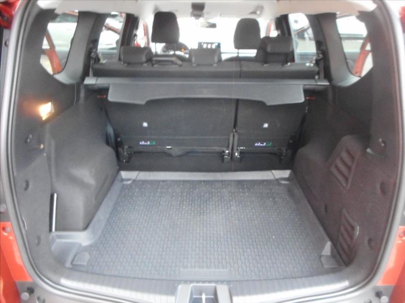 Dacia Jogger 1,0 TCe - fotka 14 z 16