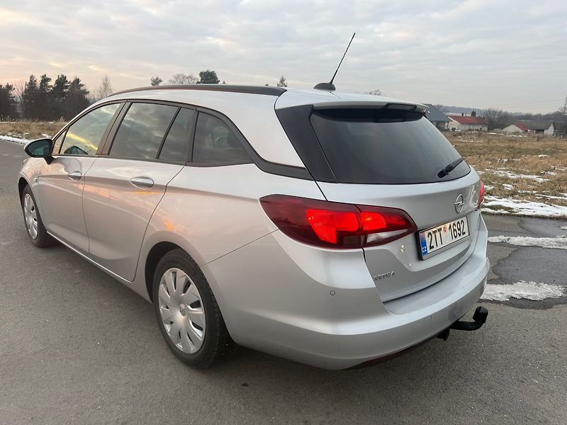 Opel Astra 1,2  81 kW SPORTS TOURER - fotka 3 z 18