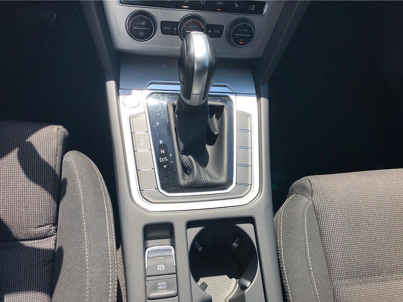 Volkswagen Passat Variant 2,0 TDI DSG - fotka 21 z 28